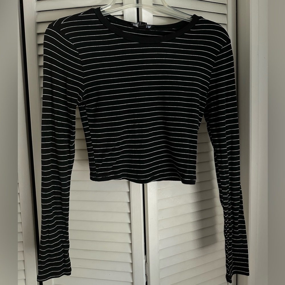 FOREVER 21 Long Sleeve Crop Top
